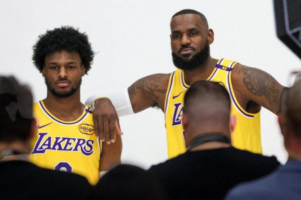 在线看片免费人成视频国产片每日不定時更新 NBA历史性时代！詹姆斯父子很可能揭幕日同台